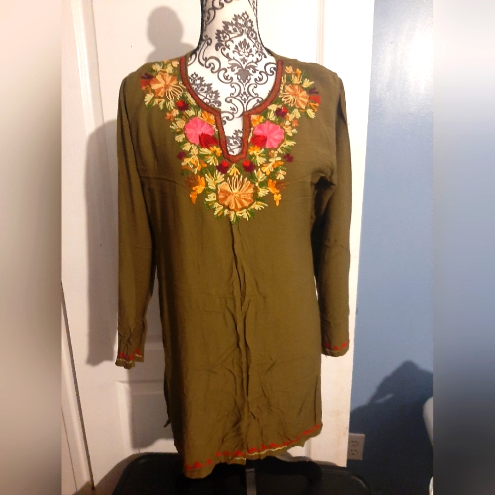 Taleen Embroidered pullover Tunic size Medium in olive.